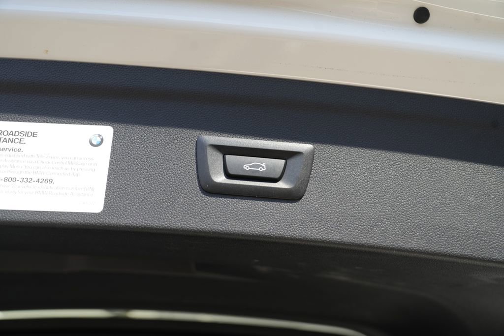 Used 2022 BMW iX xDrive50 w/ Premium Package image 16