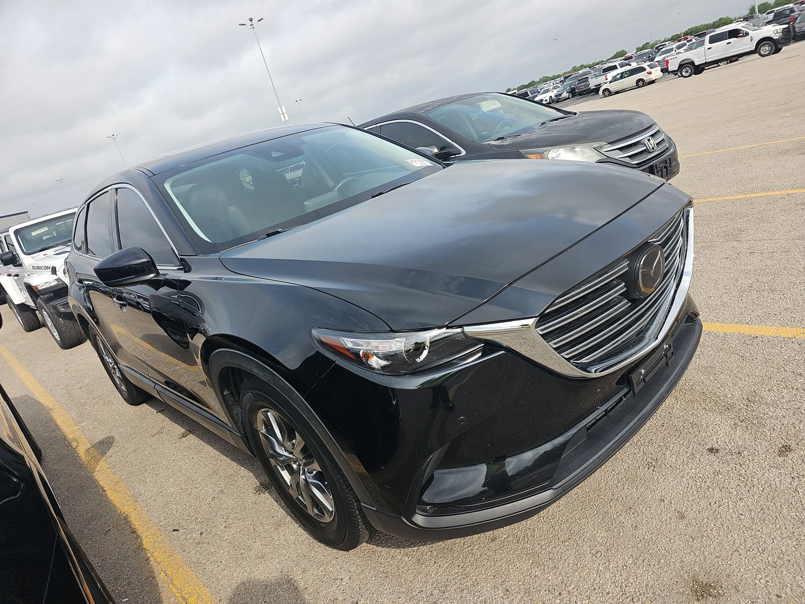 Used 2018 MAZDA CX-9 Touring w/ Touring Premium Package FWD image 4
