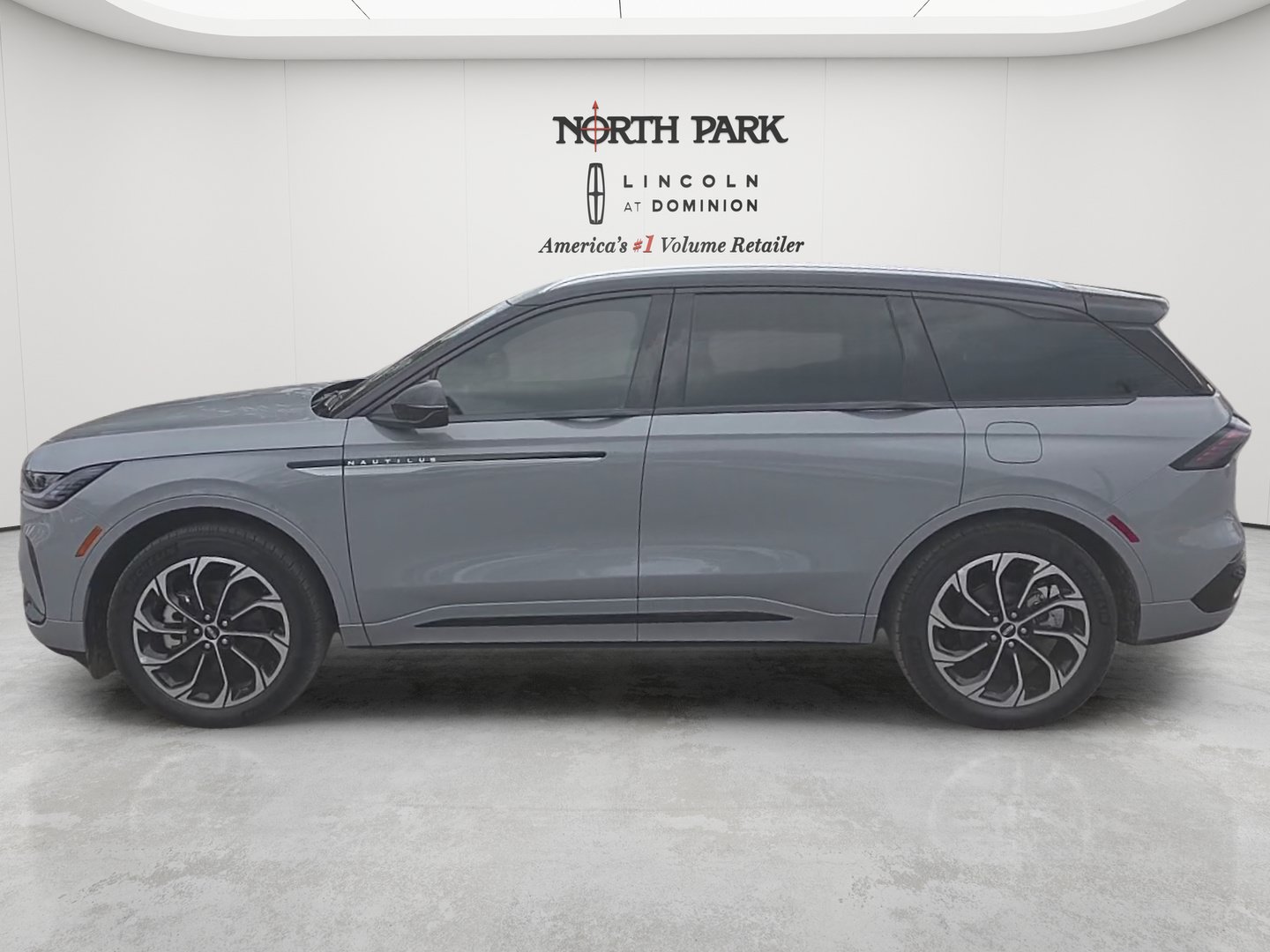 New 2026 Lincoln Nautilus Reserve AWD/4WD image 2