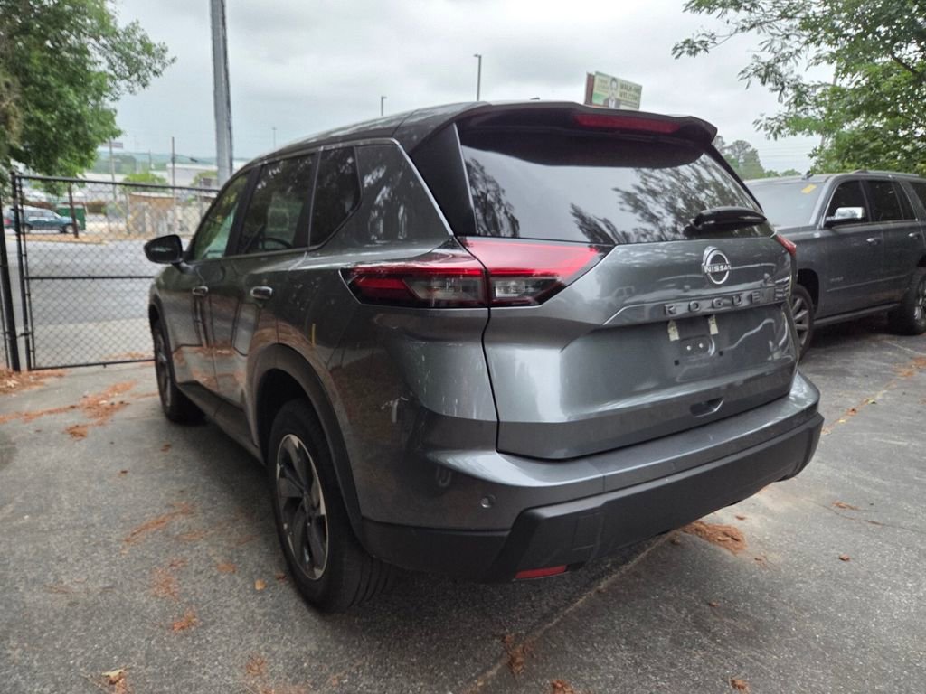 Used 2025 Nissan Rogue SV FWD image 4