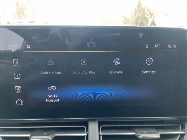 Used 2025 Chevrolet Trax LT w/ LT Convenience Package image 4