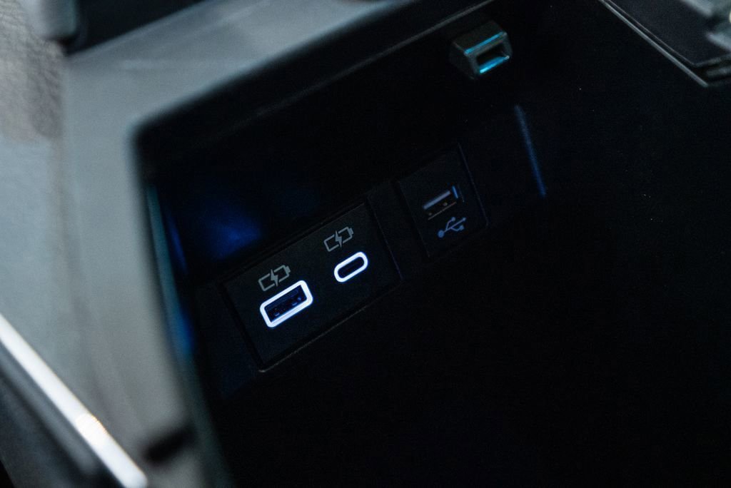 Certified 2021 Toyota Avalon XLE FWD image 30