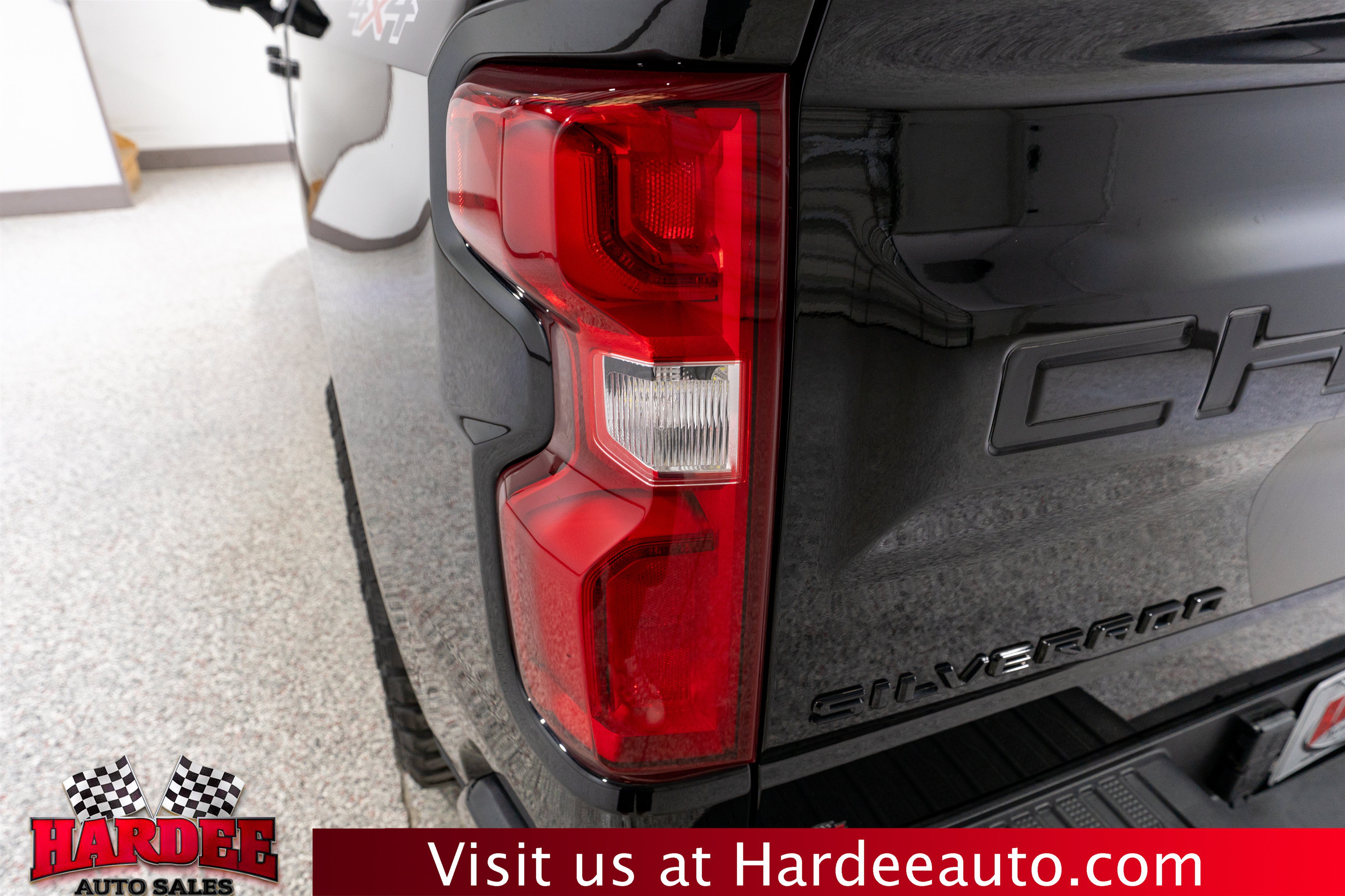 Used 2025 Chevrolet Silverado 1500 RST AWD/4WD image 9