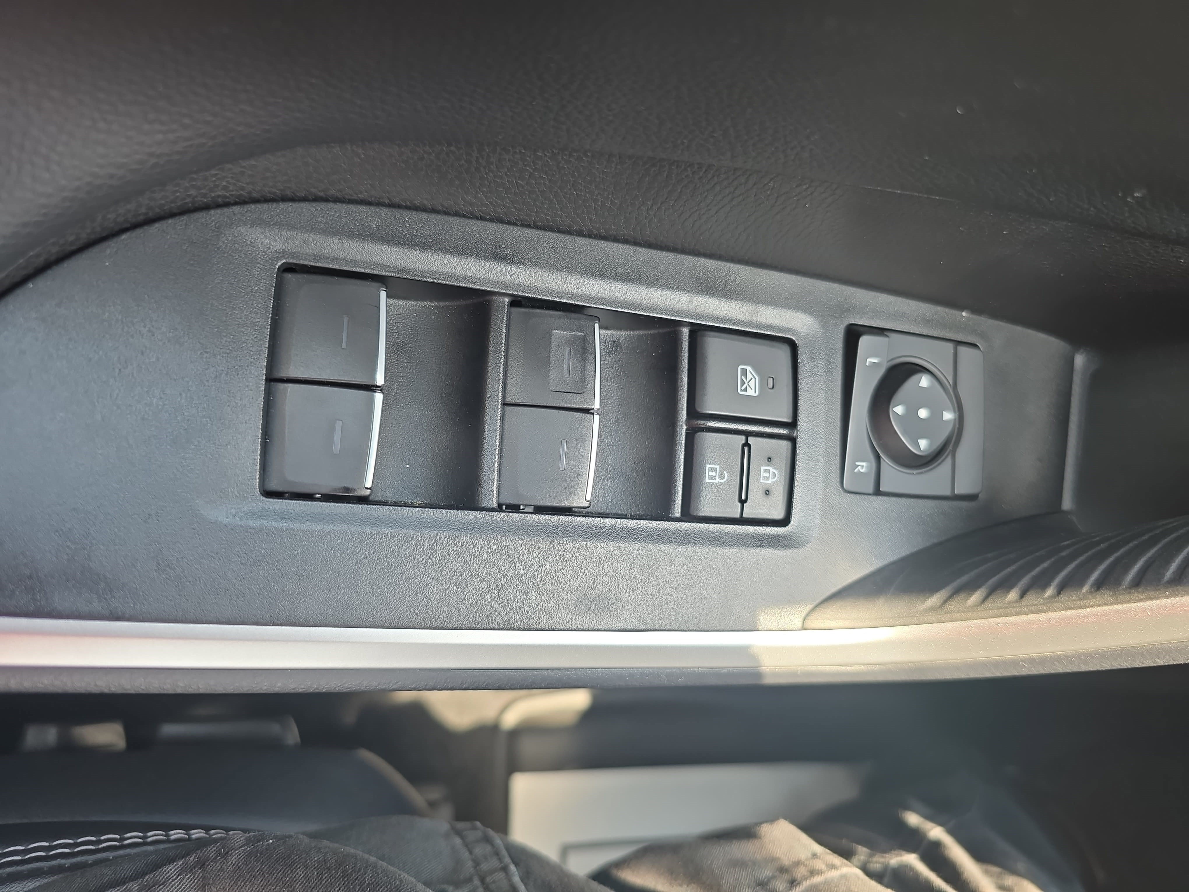 Used 2025 Toyota RAV4 Limited AWD/4WD image 26