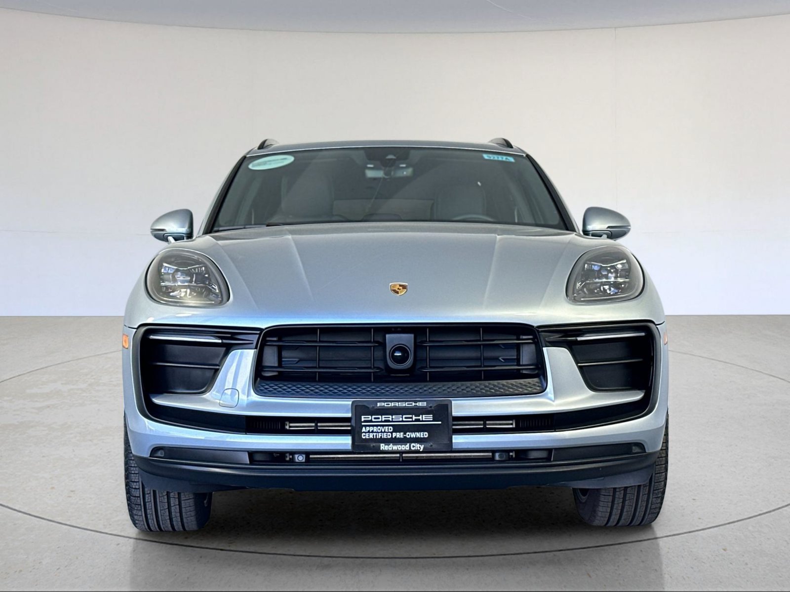 Certified 2025 Porsche Macan AWD/4WD image 11