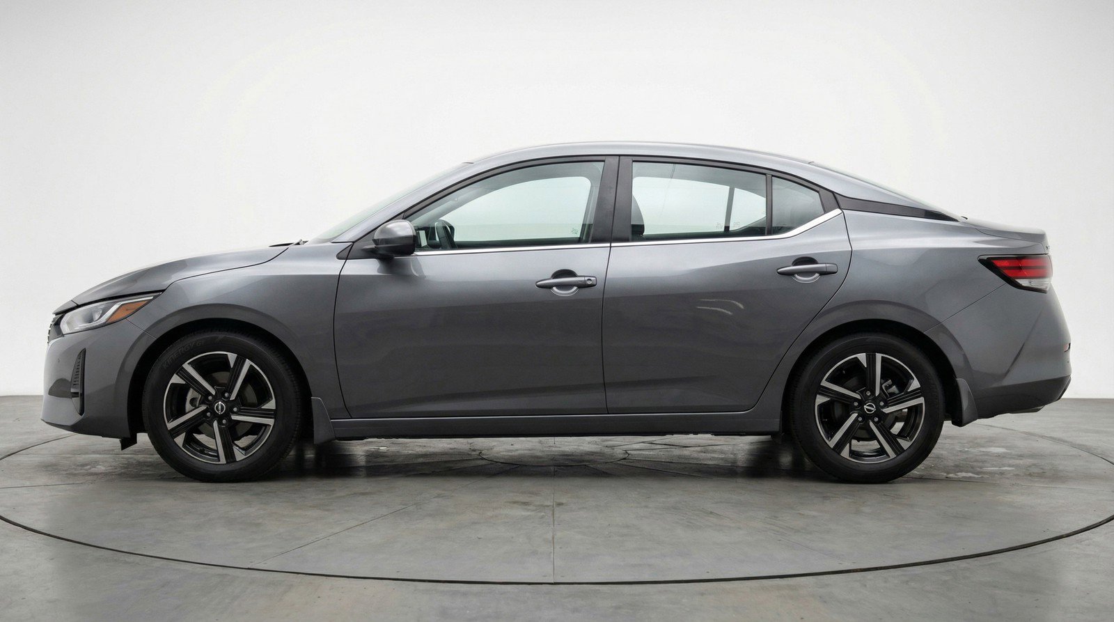 Used 2025 Nissan Sentra SV image 5