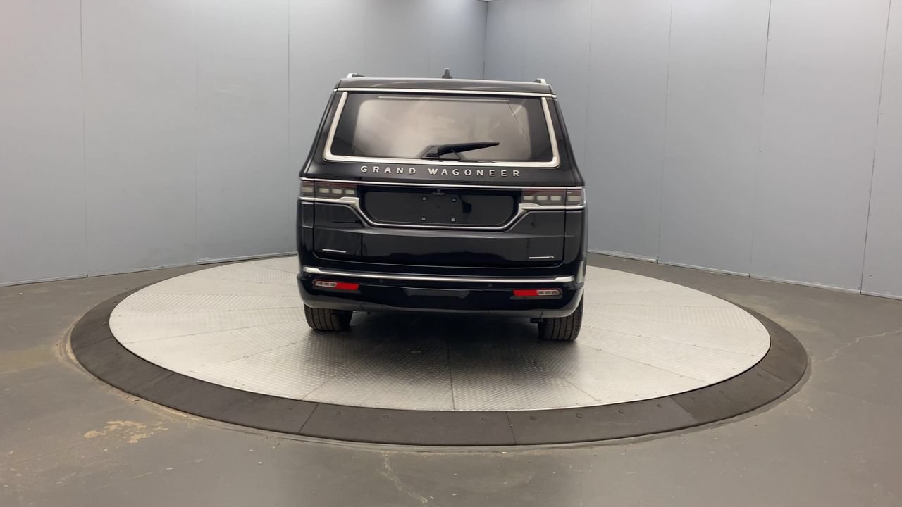 Used 2023 Jeep Grand Wagoneer Series III AWD/4WD image 4