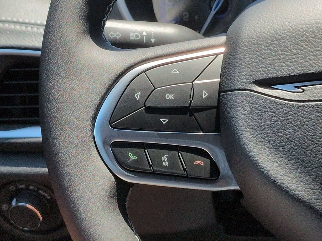 New 2027 Chrysler Pacifica Select FWD image 16