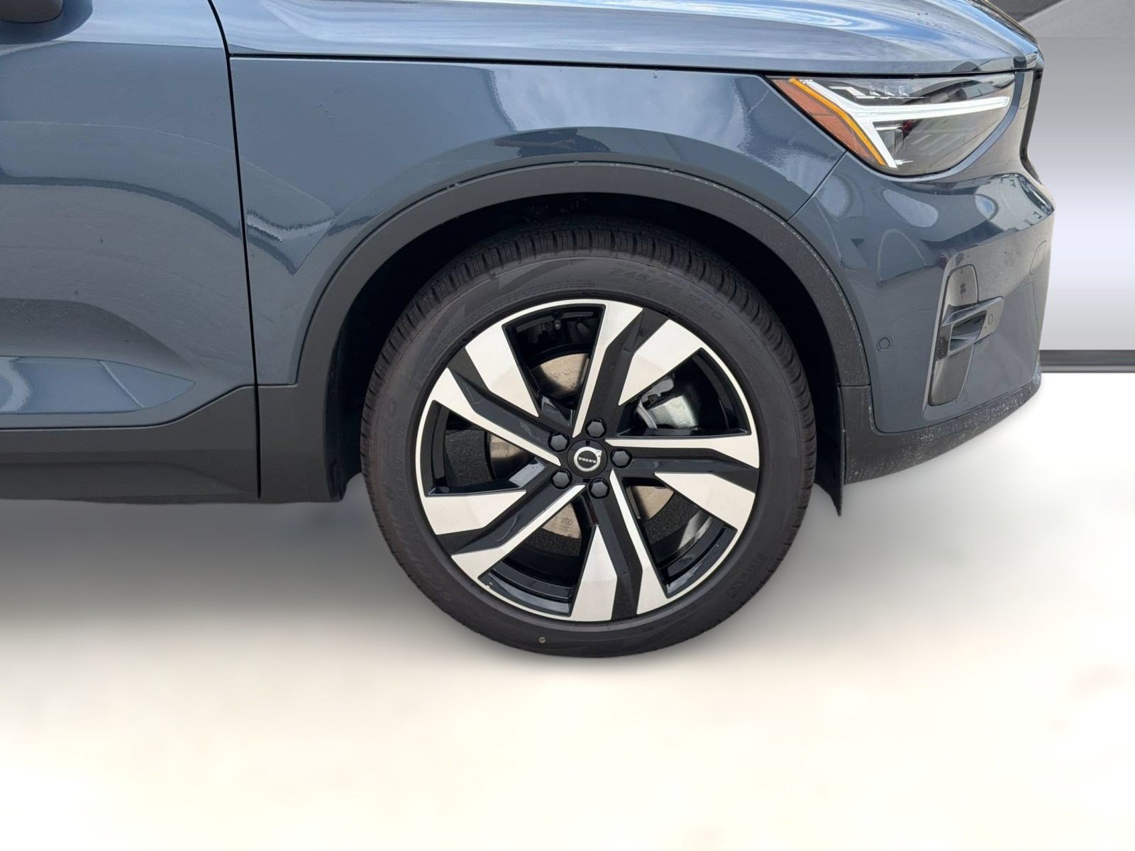 New 2026 Volvo XC40 B5 Ultra w/ Climate Package AWD/4WD image 13