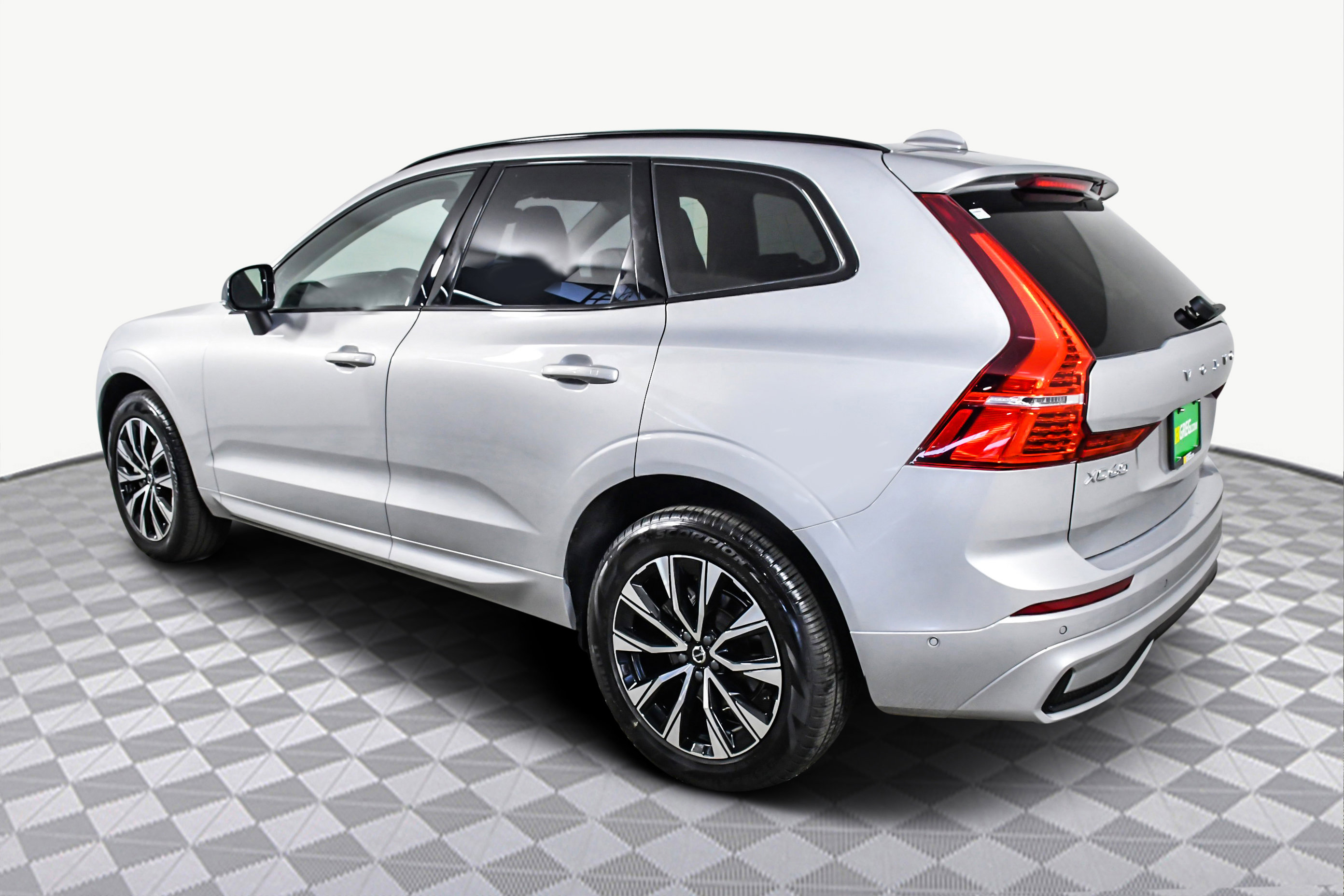 Used 2025 Volvo XC60 B5 Plus image 6
