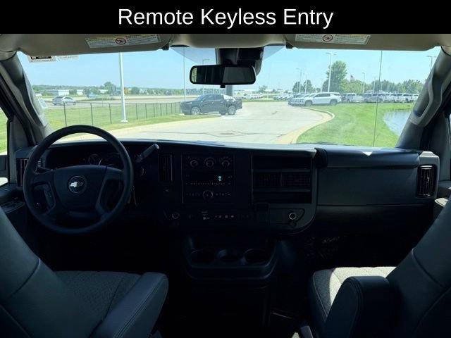 Used 2025 Chevrolet Express 3500 LT w/ LT Preferred Equipment Group RWD image 7