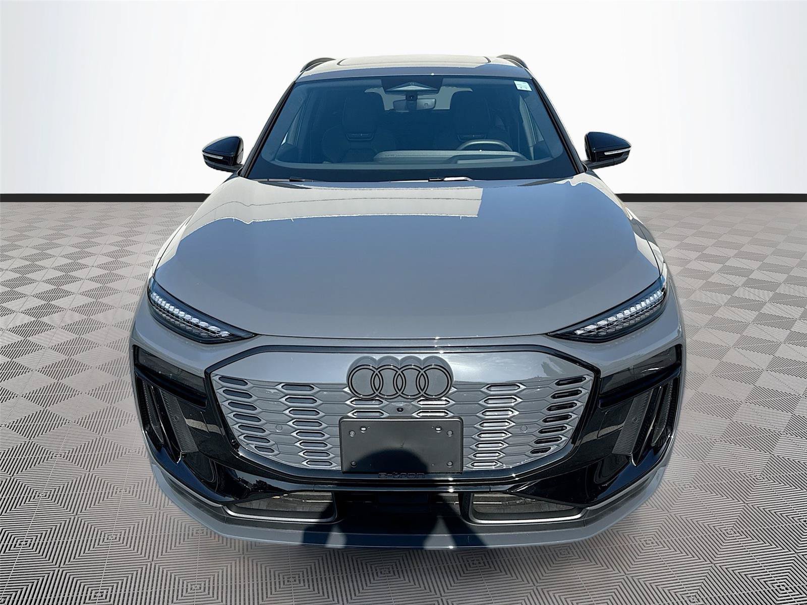 Certified 2025 Audi SQ6 e-tron Prestige w/ Black Edition One AWD/4WD image 2