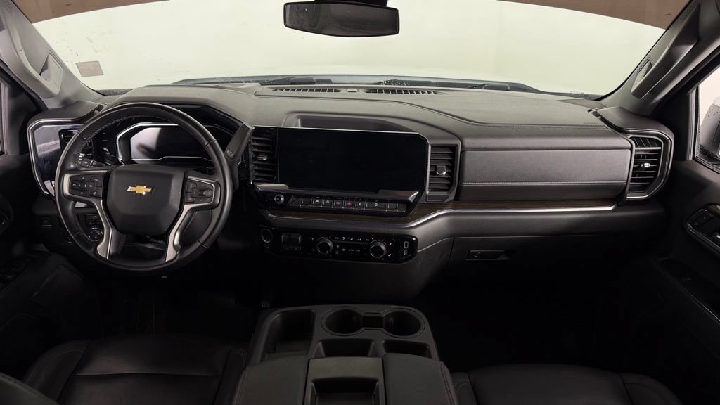 Used 2024 Chevrolet Silverado 1500 LT AWD/4WD image 32