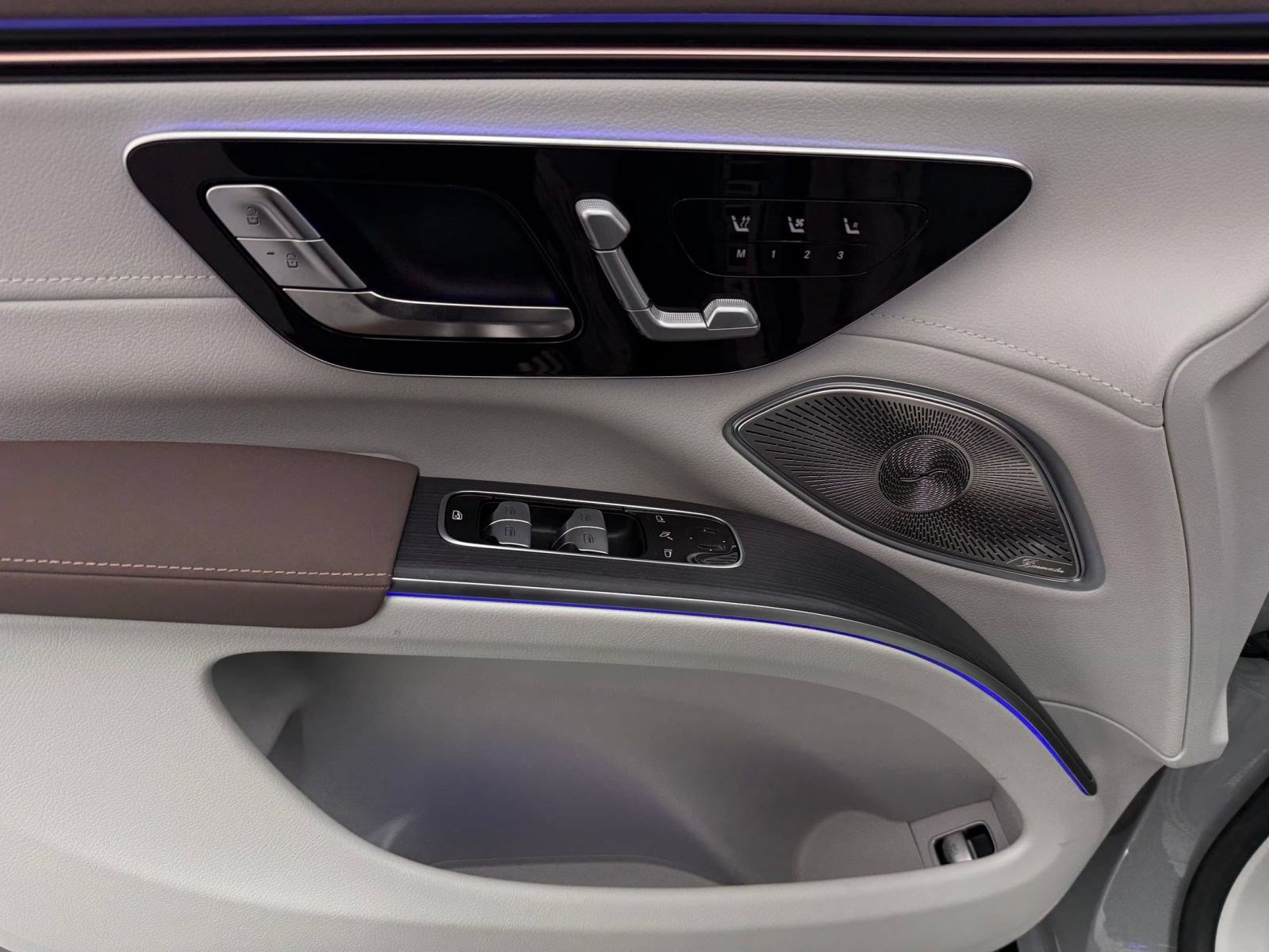 New 2027 Mercedes-Benz EQS 400 4MATIC SUV image 11
