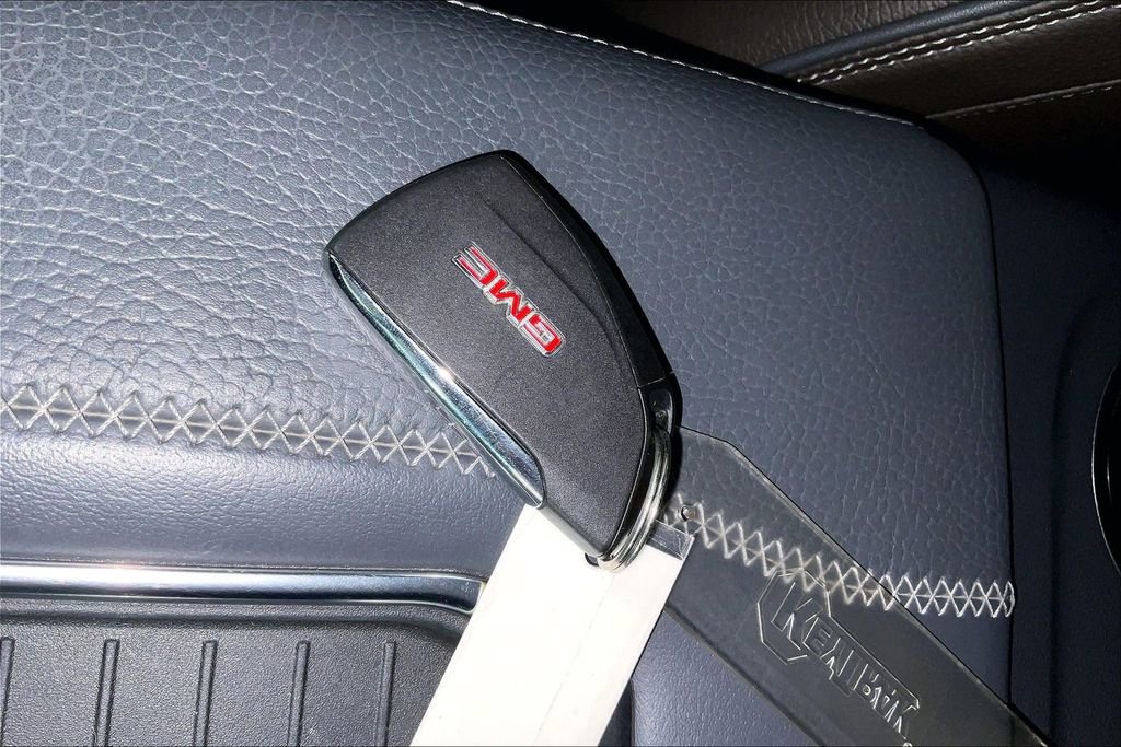 Used 2022 GMC Yukon Denali w/ Denali Premium Package image 14