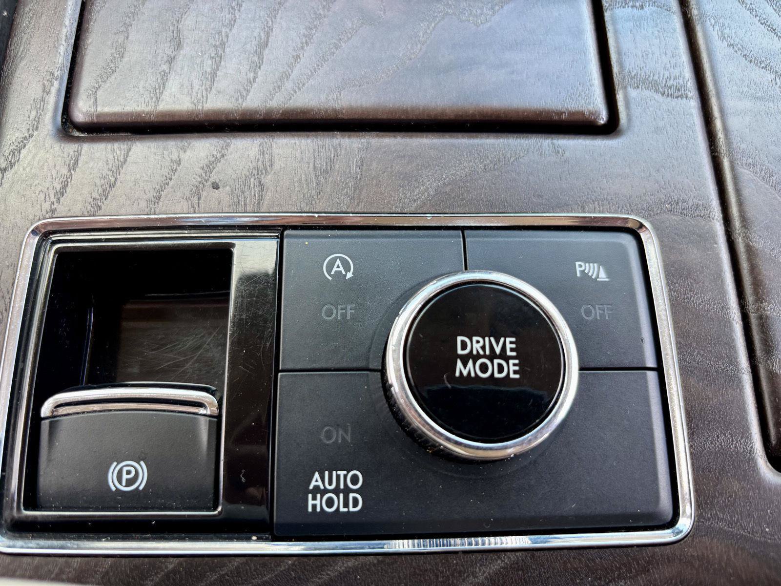 Used 2018 Lincoln Navigator Select AWD/4WD image 40
