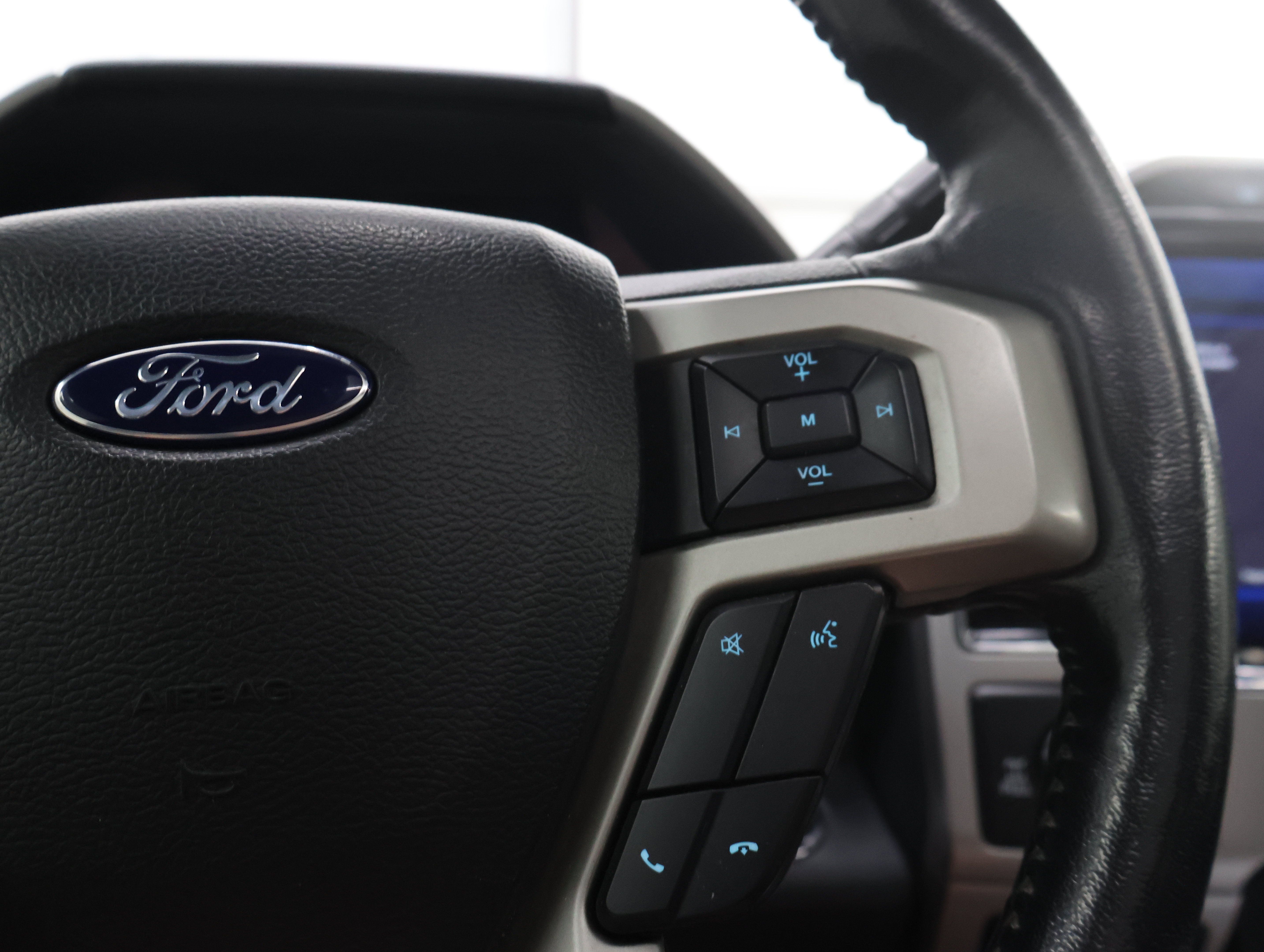 Used 2022 Ford F250 Lariat w/ Black Appearance Package AWD/4WD image 15