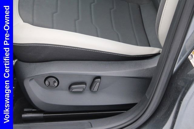 Used 2025 Volkswagen Taos SE image 13