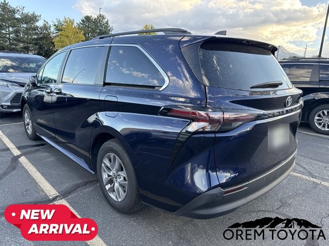 Used 2026 Toyota Sienna XLE FWD image 14