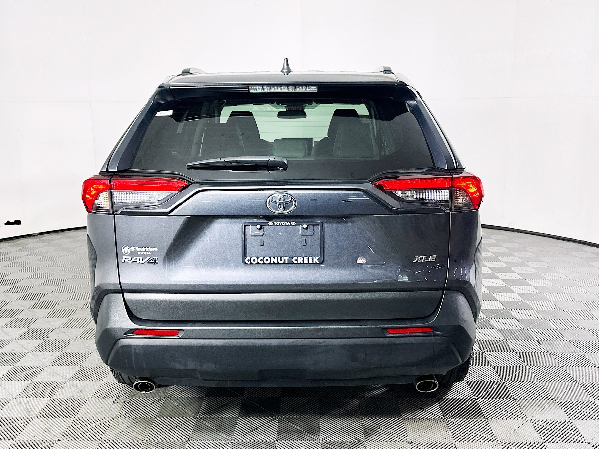 Used 2023 Toyota RAV4 XLE Premium image 4