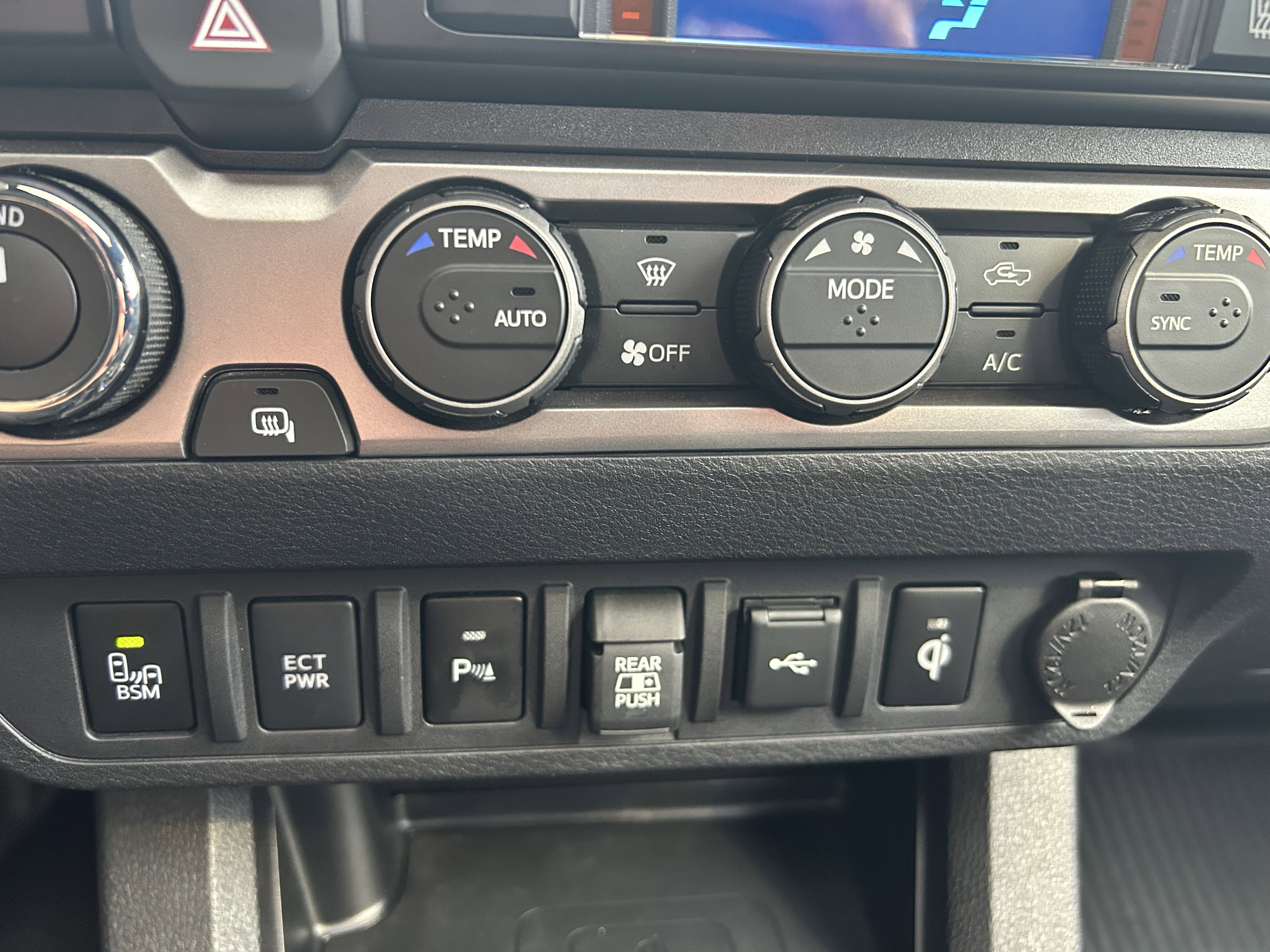 Used 2023 Toyota Tacoma Limited w/ Nightshade Package AWD/4WD image 31