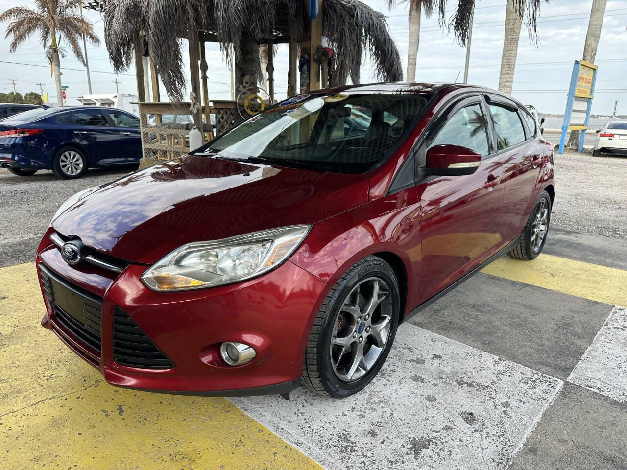 Used 2014 Ford Focus SE w/ Equipment Group 201A FWD image 1
