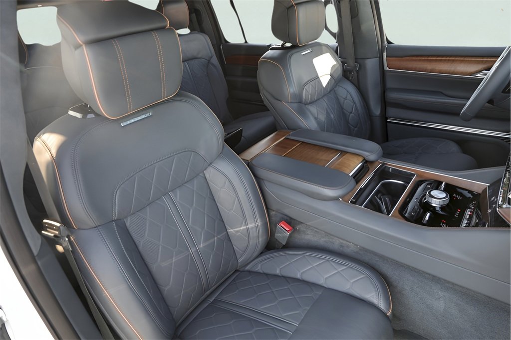 Used 2024 Jeep Grand Wagoneer Series III image 38