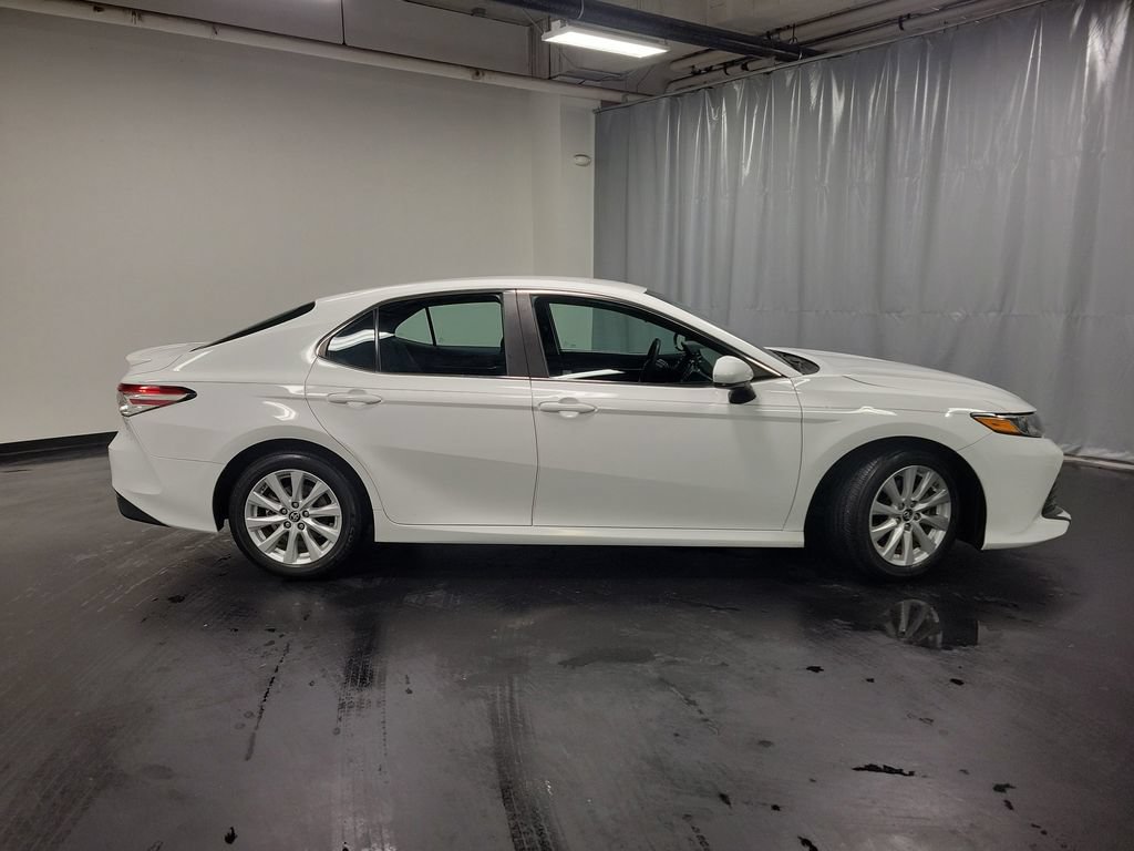 Used 2018 Toyota Camry LE FWD image 9