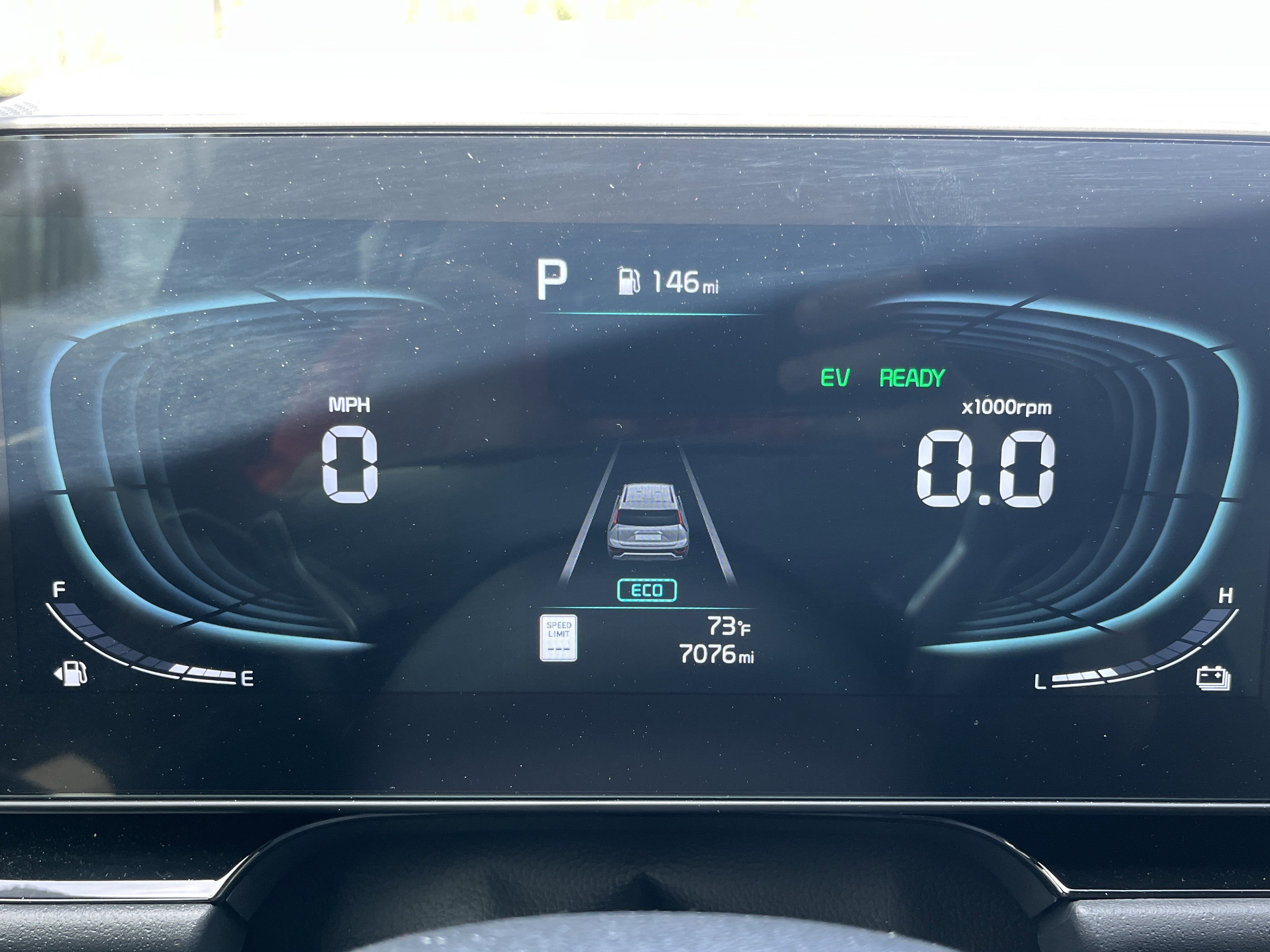 Used 2025 Kia Niro SX FWD image 12