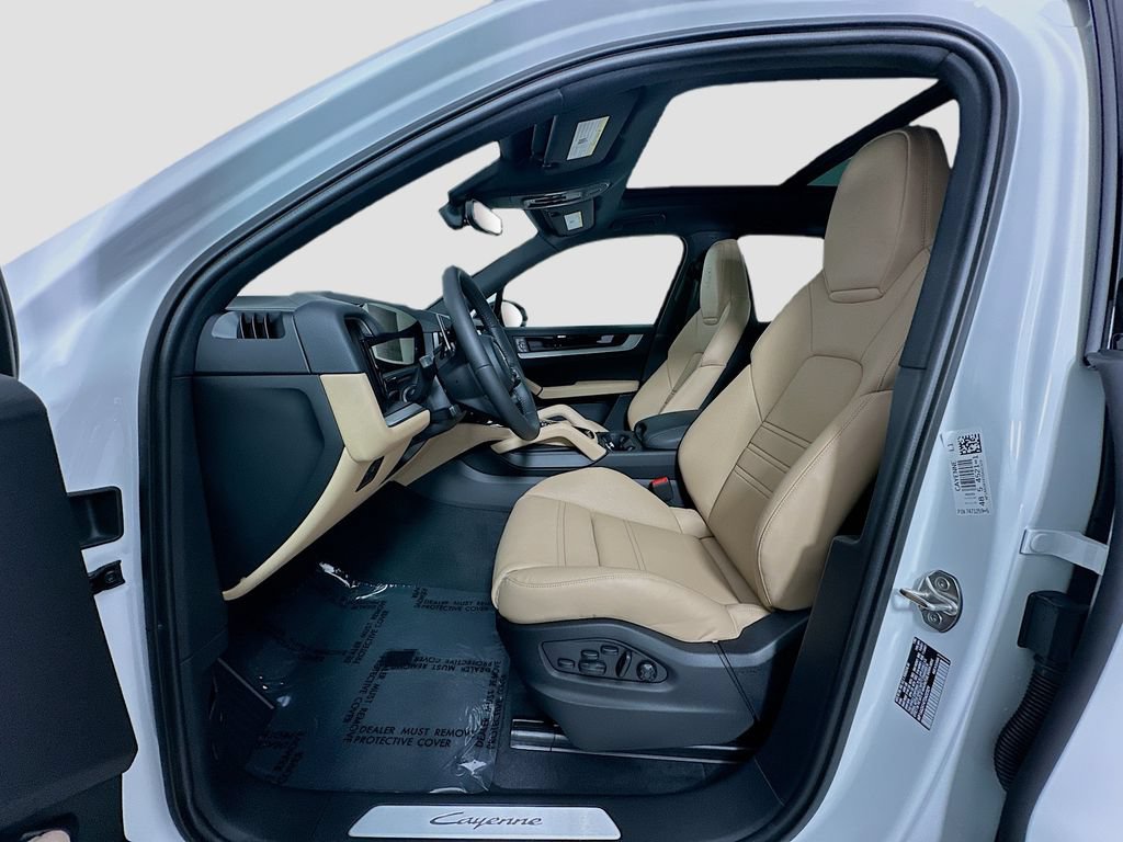Certified 2026 Porsche Cayenne AWD/4WD image 5