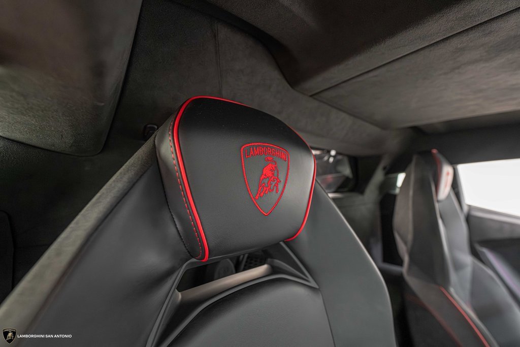 Used 2024 Lamborghini Revuelto image 28