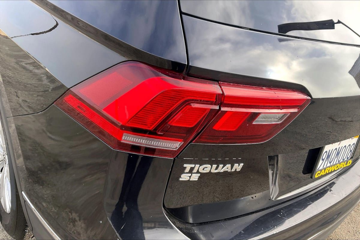 Used 2018 Volkswagen Tiguan SE w/ Panoramic Sunroof Package FWD image 31