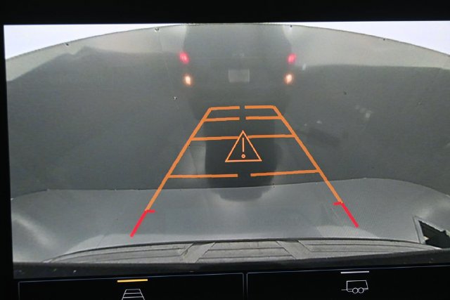 Used 2023 Chevrolet Suburban RST RWD image 16