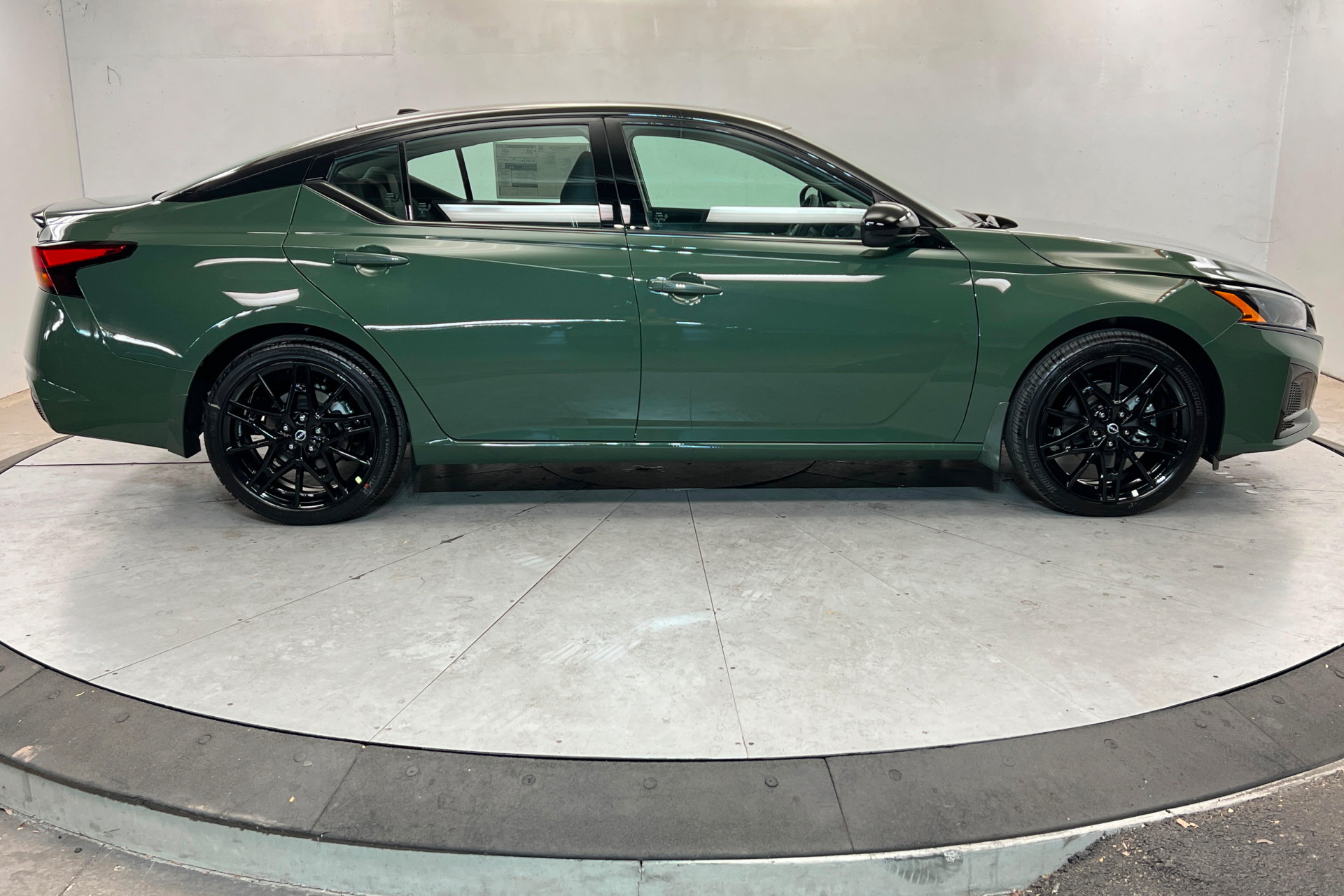 New 2026 Nissan Altima 2.5 SR w/ SR Midnight Edition Package FWD image 6
