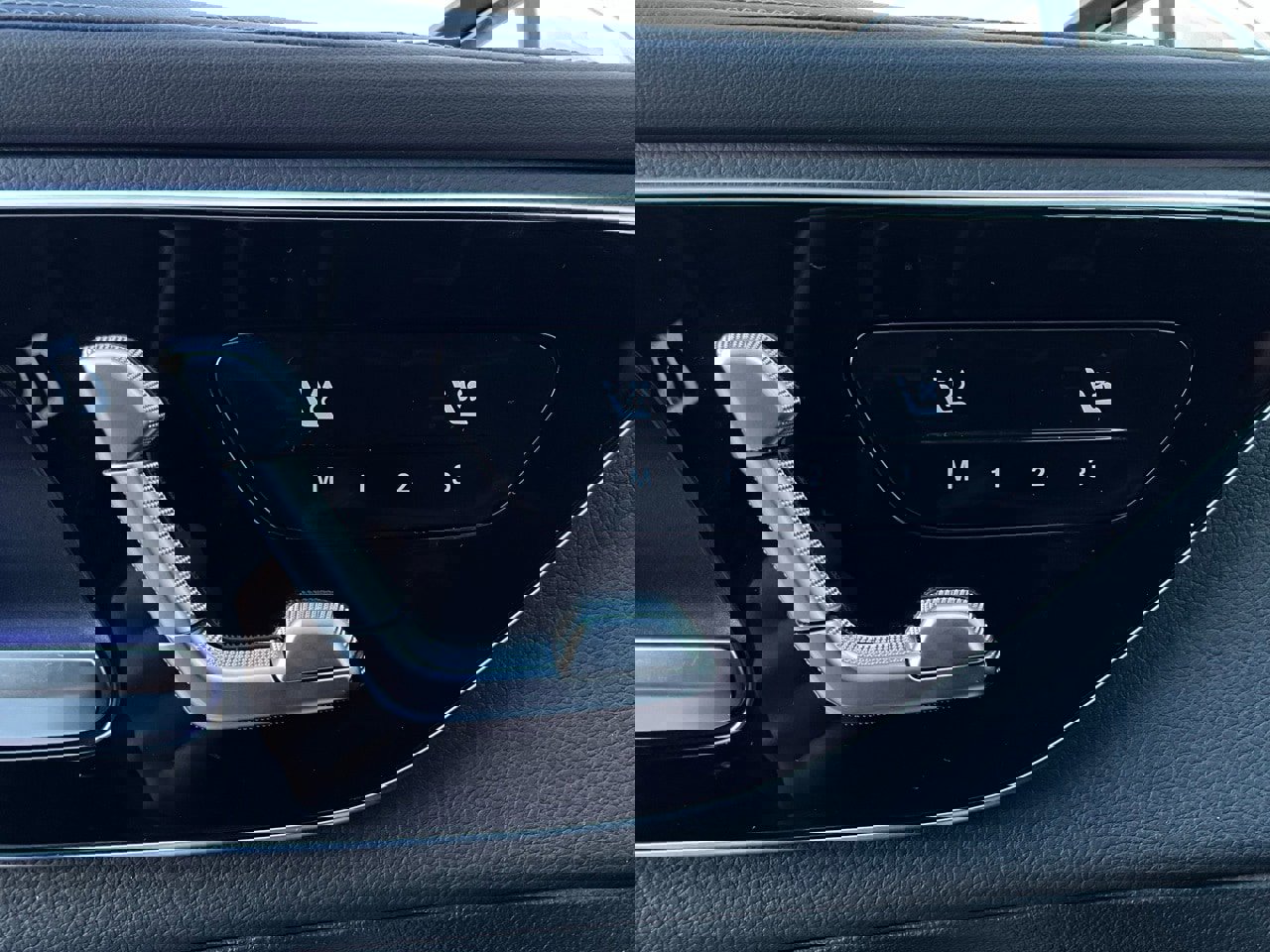 Used 2024 Mercedes-Benz GLC 300 4MATIC image 23