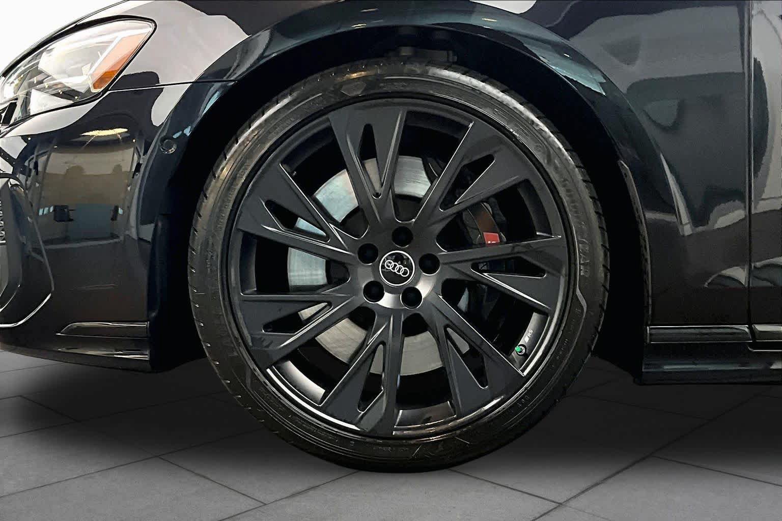 Certified 2025 Audi S8 AWD/4WD image 10