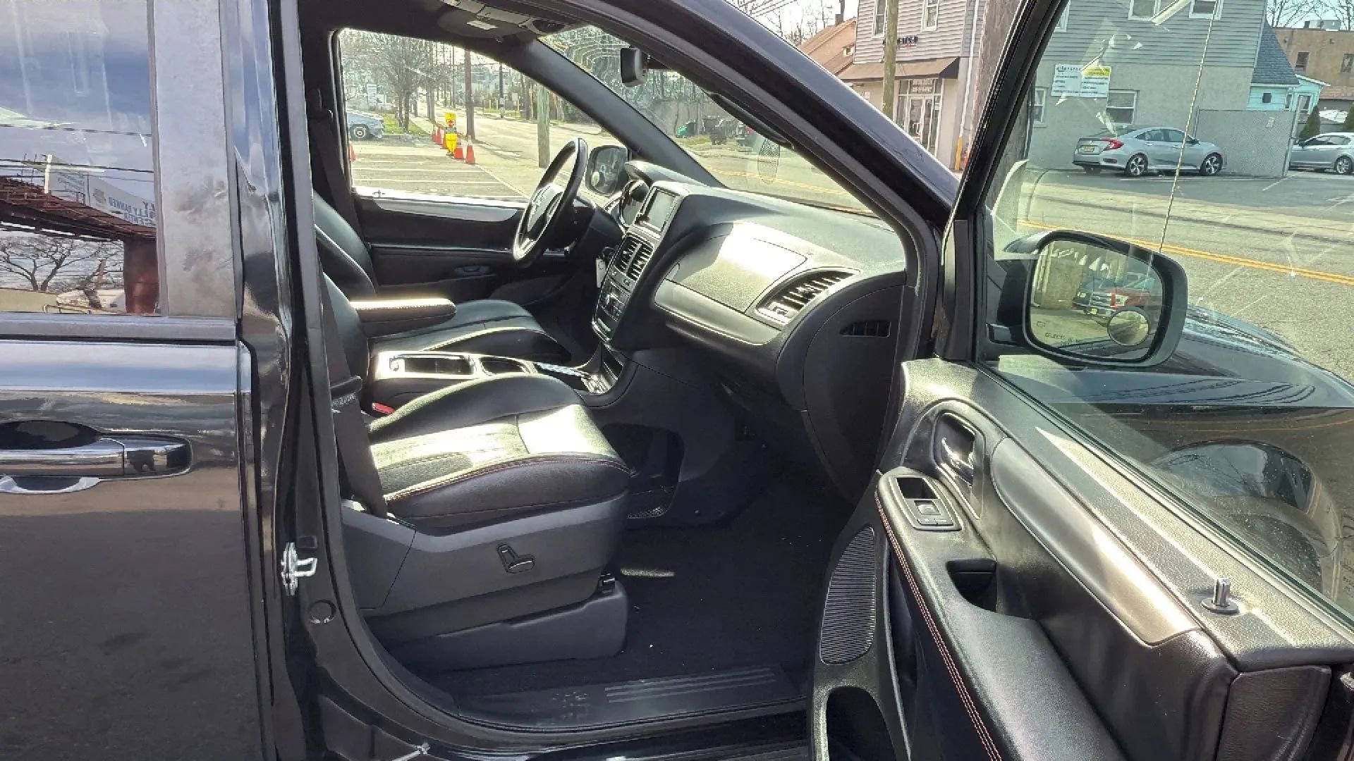 Used 2020 Dodge Grand Caravan GT image 24