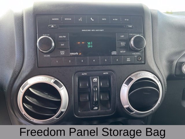 Used 2015 Jeep Wrangler Unlimited Rubicon AWD/4WD image 31