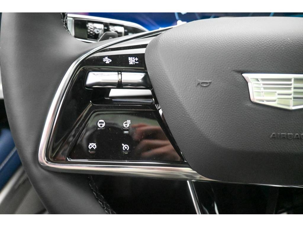 New 2026 Cadillac Optiq Luxury 2 image 23