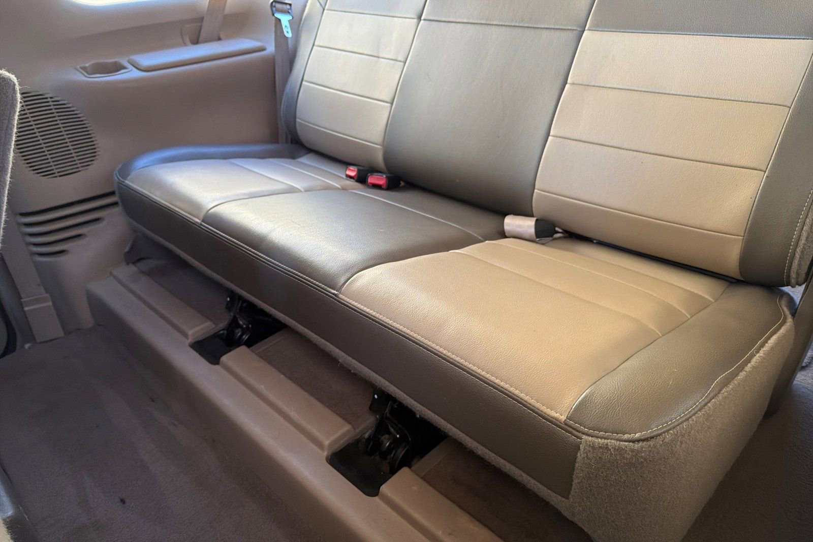 Used 2004 Ford Excursion Eddie Bauer image 12