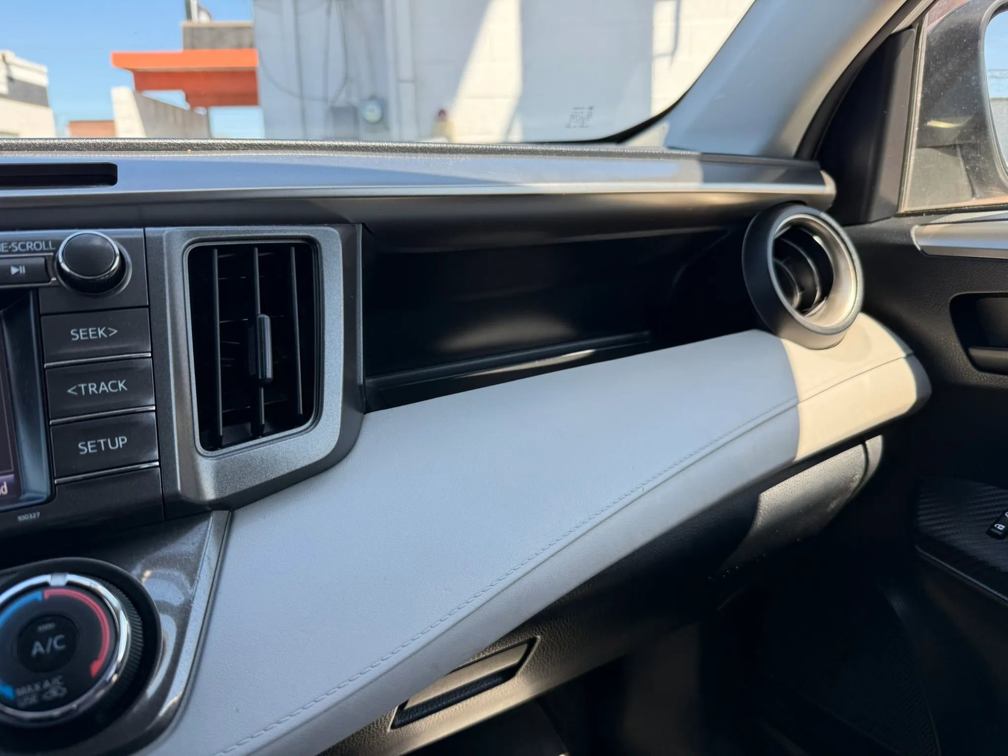 Used 2015 Toyota RAV4 LE AWD/4WD image 23