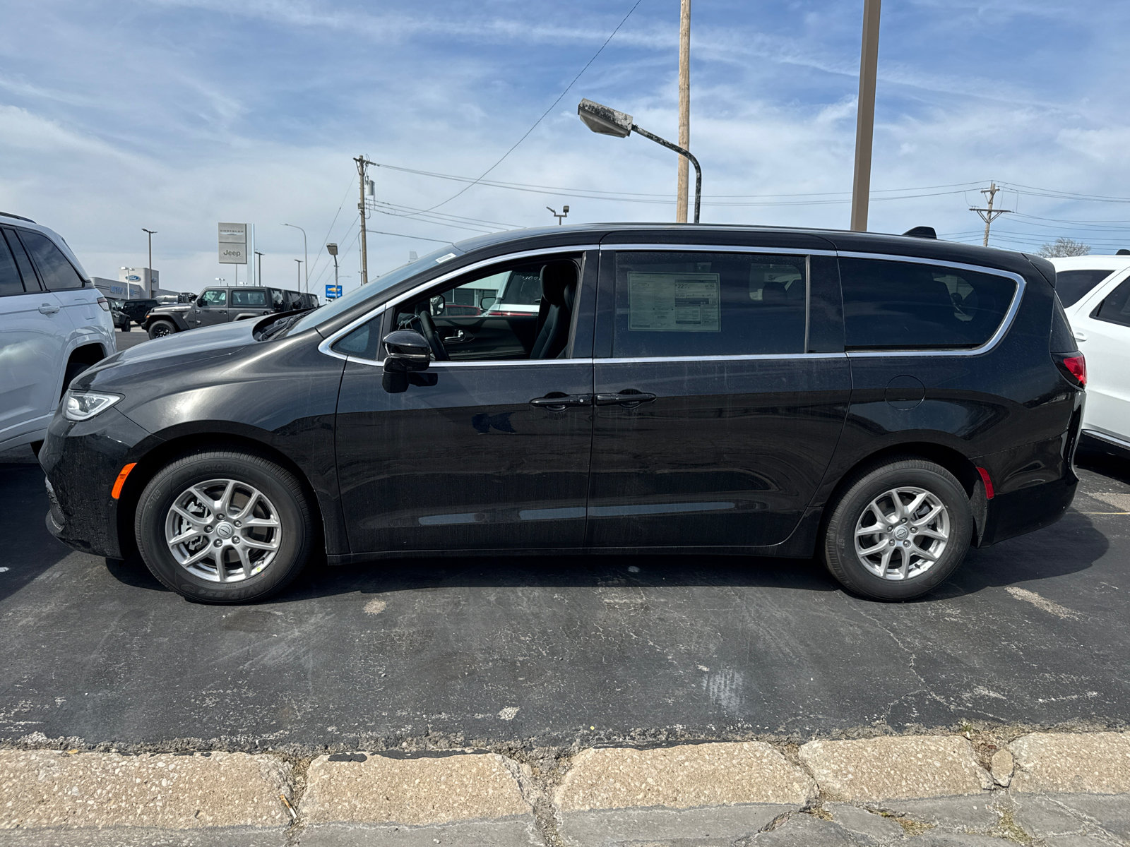 New 2026 Chrysler Pacifica Select FWD image 3