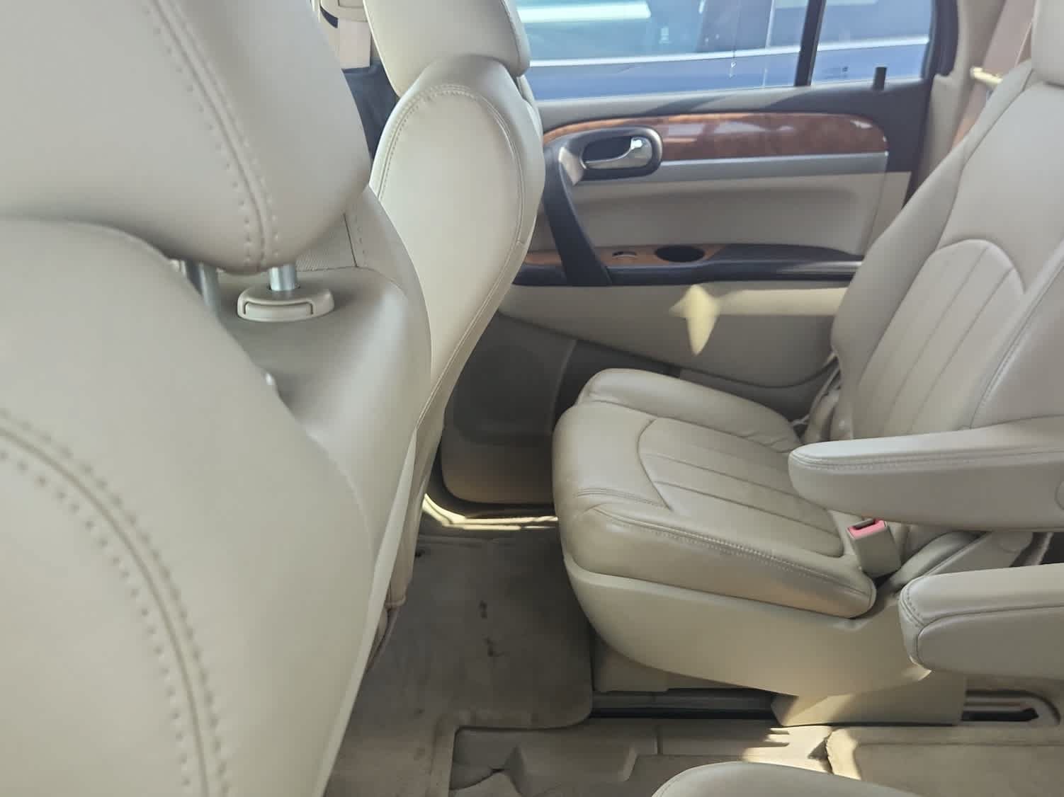 Used 2011 Buick Enclave CXL FWD image 8