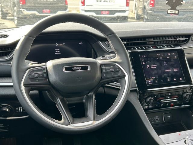 Used 2025 Jeep Grand Cherokee Laredo X w/ Luxury Tech Group I image 15