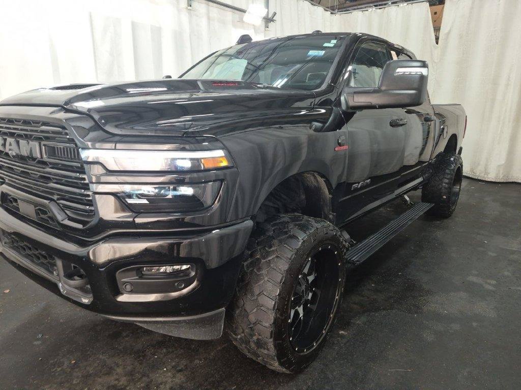Used 2025 RAM 2500 Laramie AWD/4WD image 3