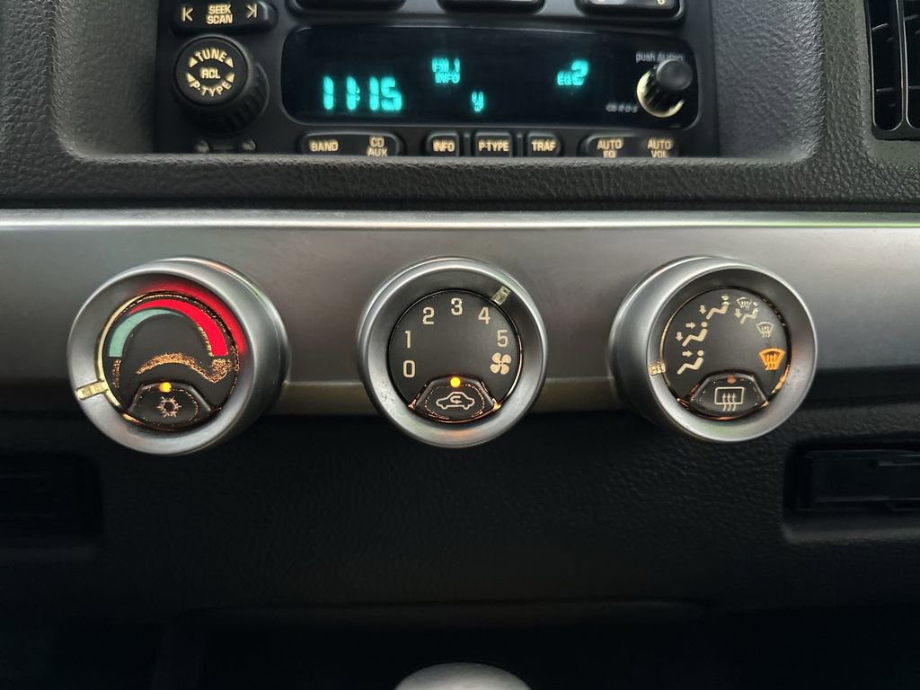 Used 2004 Chevrolet SSR w/ Preferred Equipment Group image 14