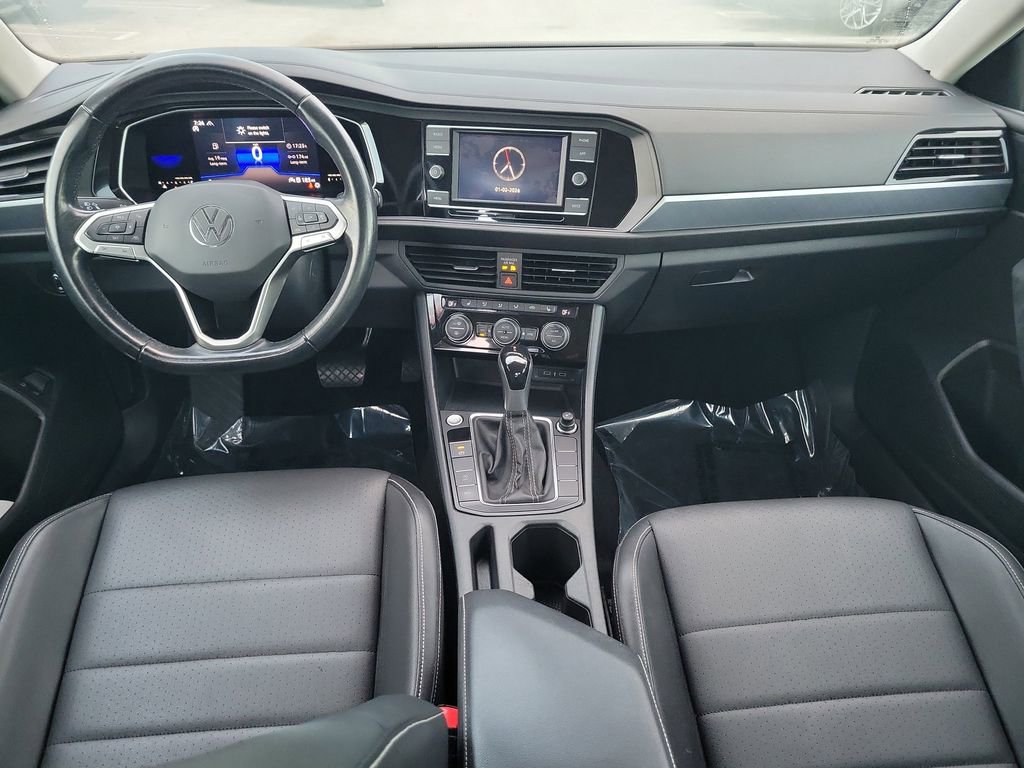 Certified 2022 Volkswagen Jetta SE image 9