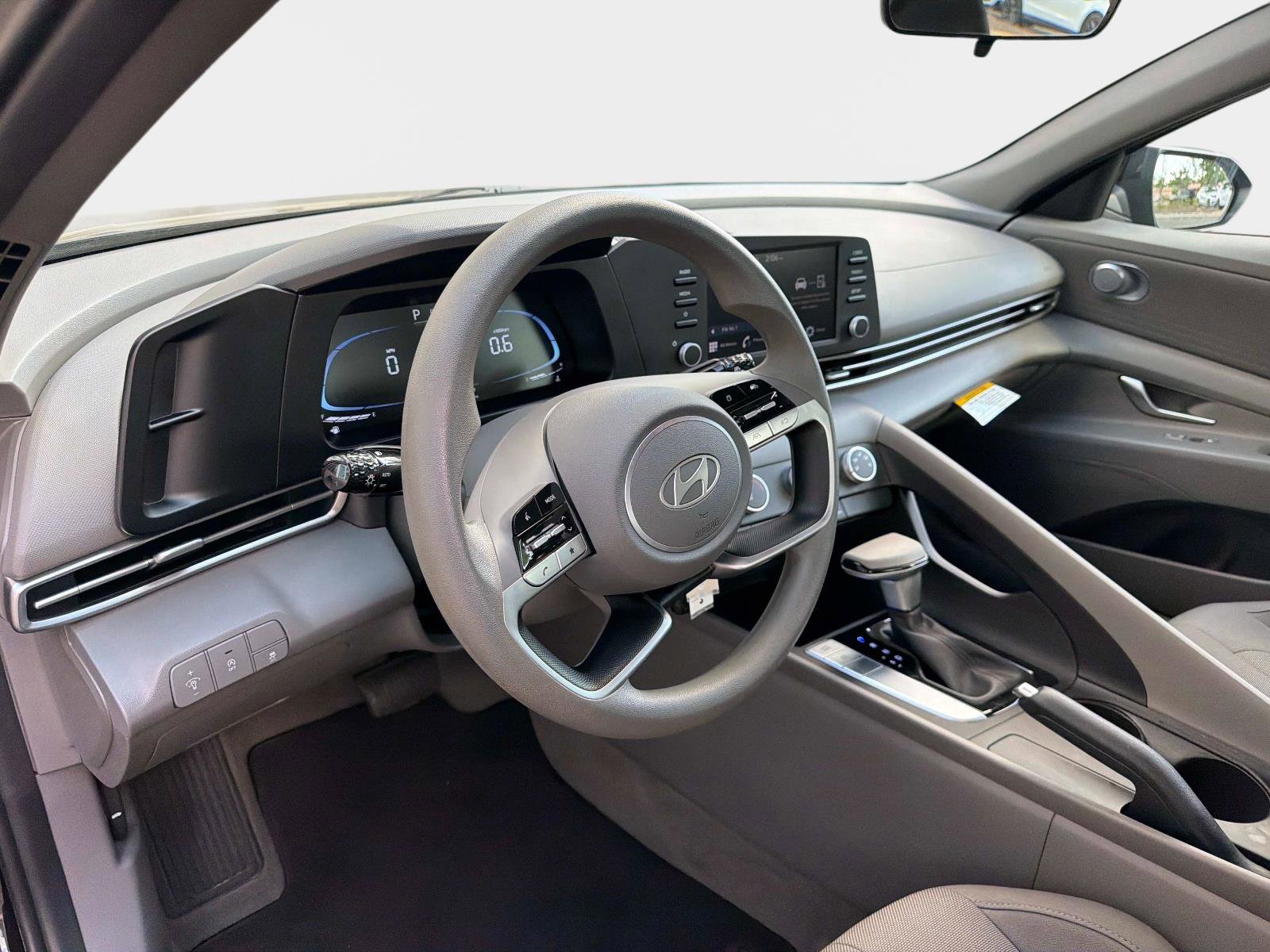 Used 2024 Hyundai Elantra SE image 18