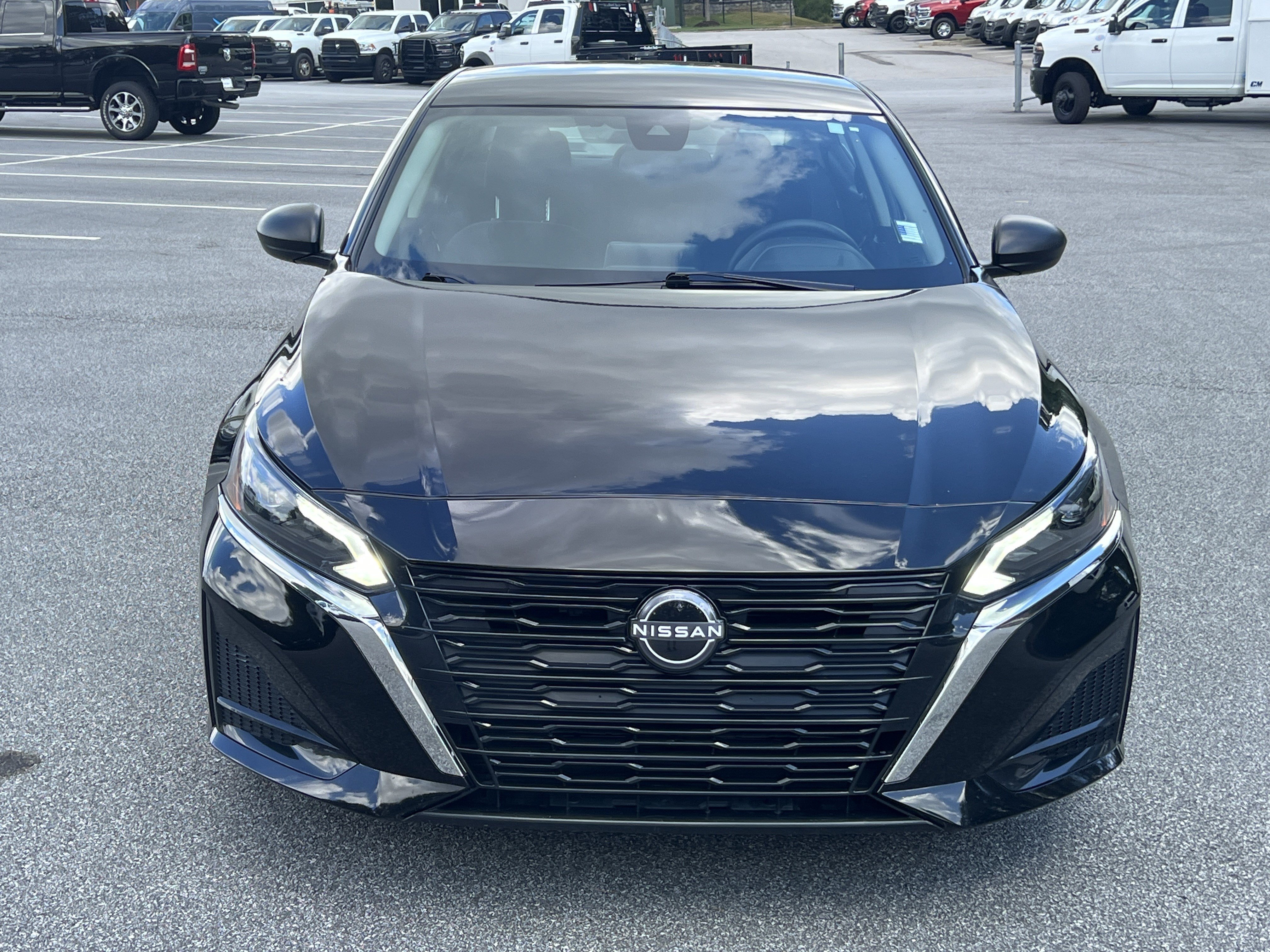 Used 2025 Nissan Altima 2.5 SV FWD image 2