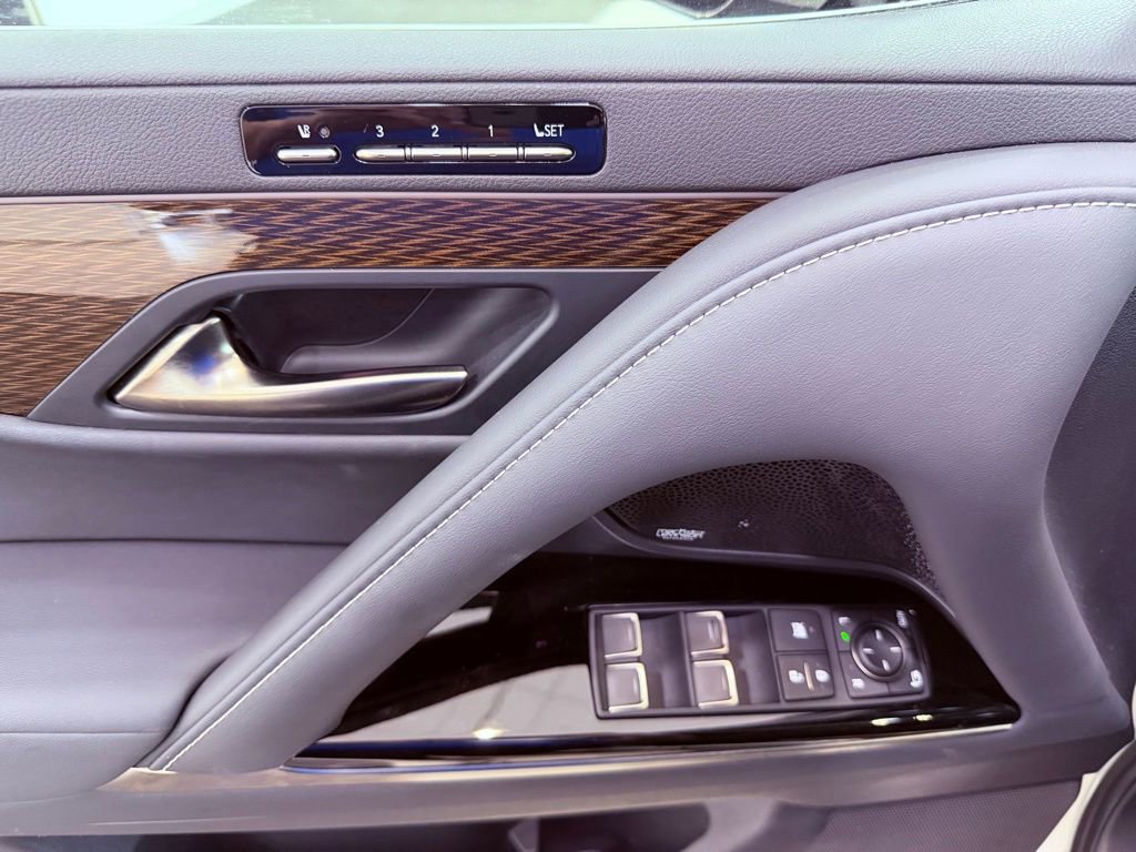 Used 2023 Lexus LX 600 4WD w/ Accessory Package (Z1) image 26